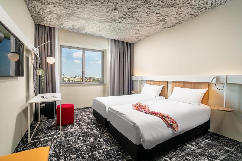 Superior Twin Room image 4