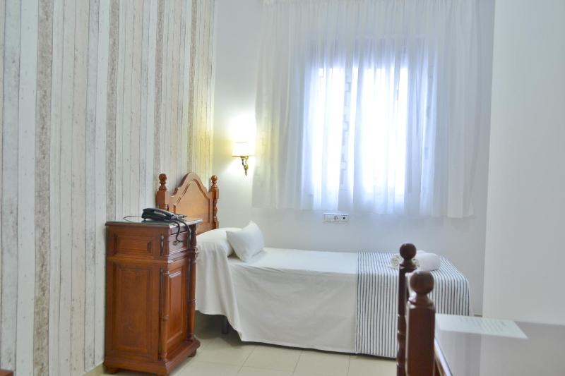 Single Room image 3