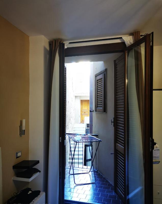 Standard Double Room image 3