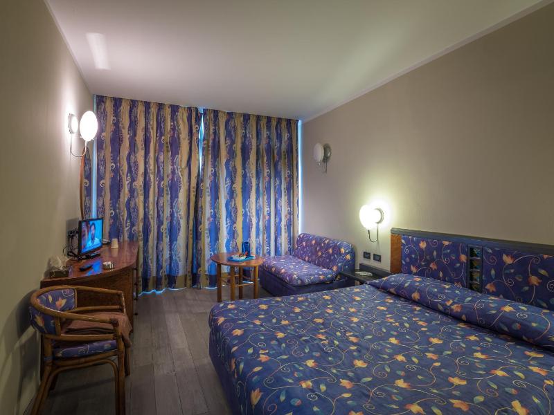 Superior Double or Twin Room image 4