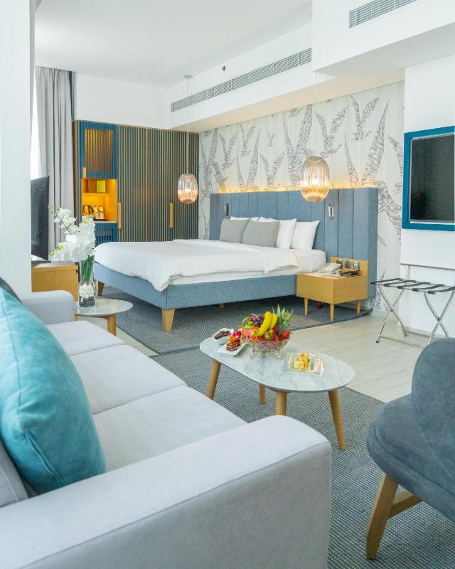 Skyline Suite with Balcony image 4