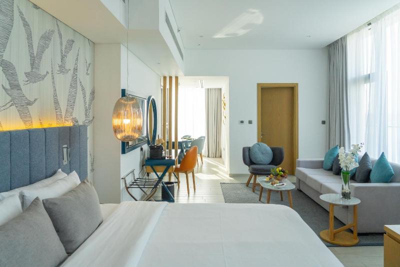 Skyline Suite with Balcony image 3