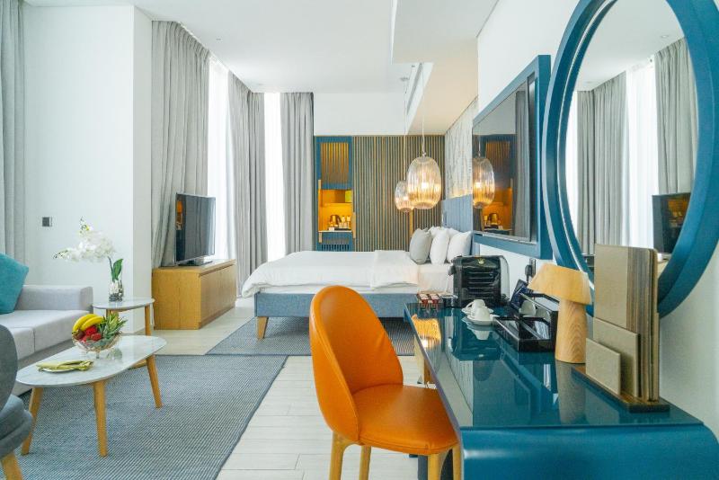 Palm Suite with Balcony image 4