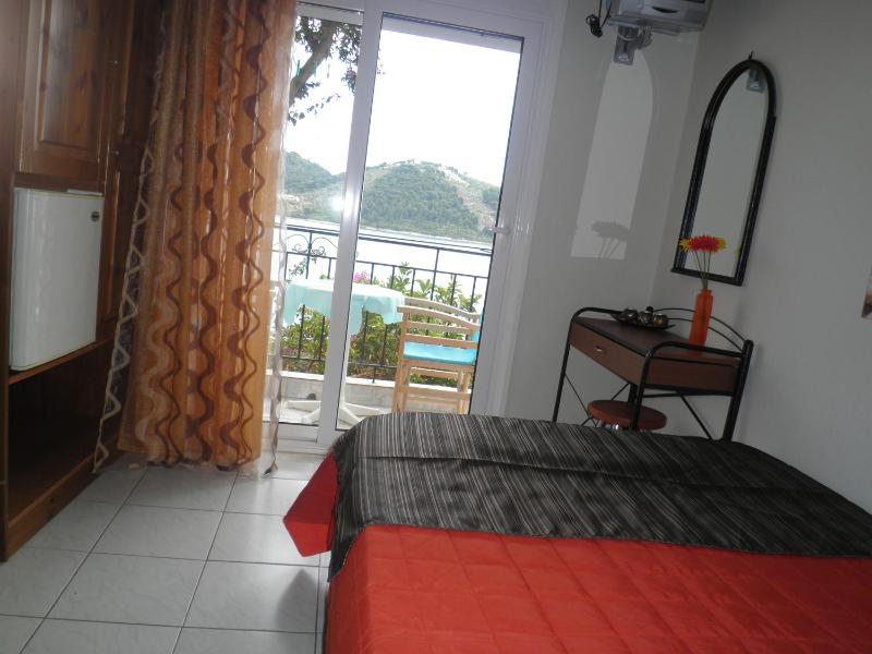 Single Room with Sea View image 2