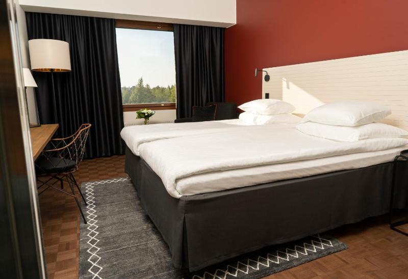 Standard Twin Room image 1