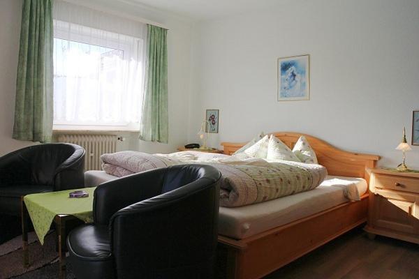 Double Room with Terrace image 3