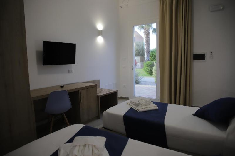 Deluxe Double or Twin Room image 4