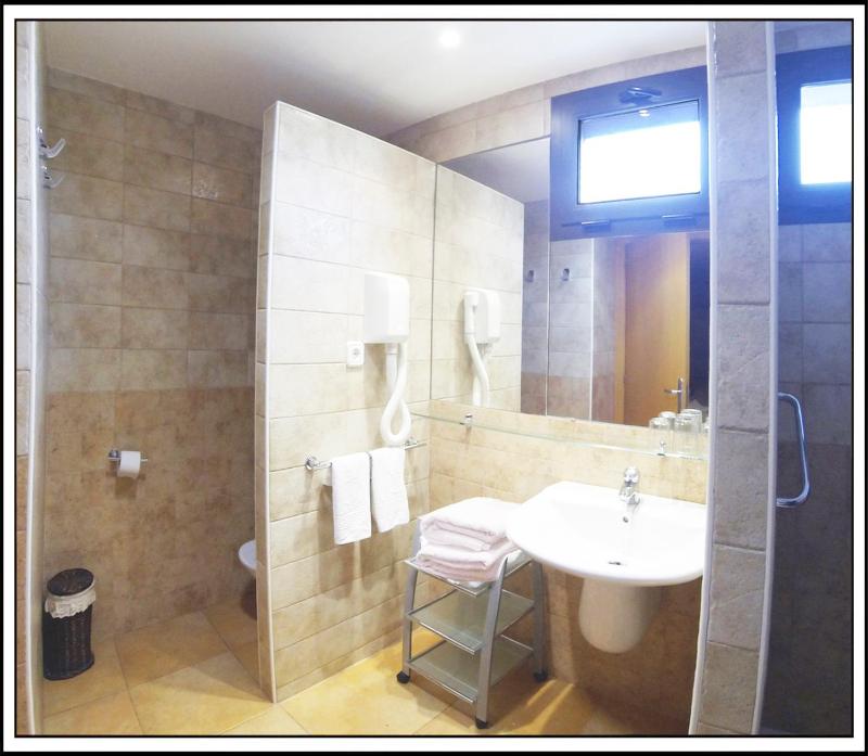 Family Room (2-4 Adults) image 1