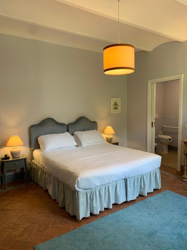 Classic Double or Twin Room image 4