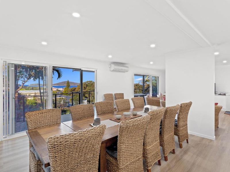 Island View Large Family Home Pool WI FI and Sweeping Views of Fingal - image 3