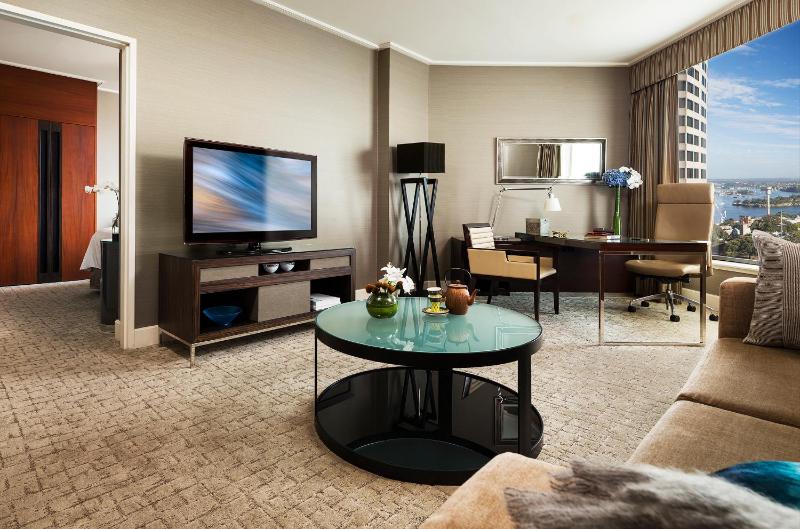 One-Bedroom Opera Club Suite image 4