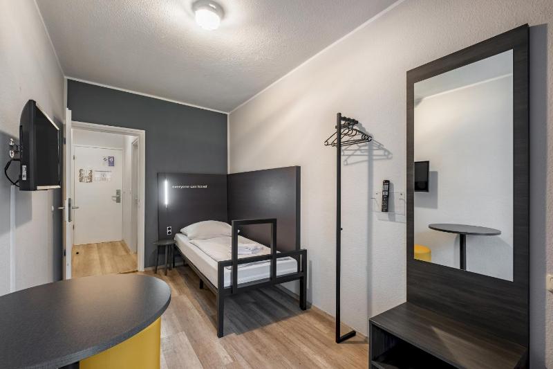  Single Room image 4