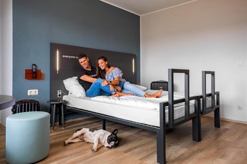  Twin Room image 1