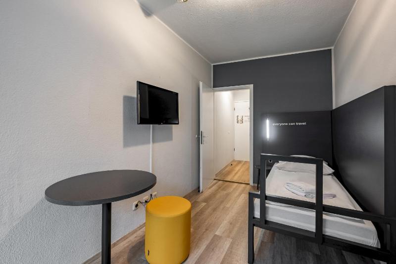  Single Room image 3