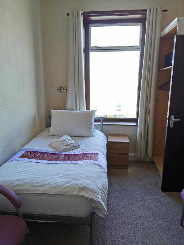 Twin Room image 1