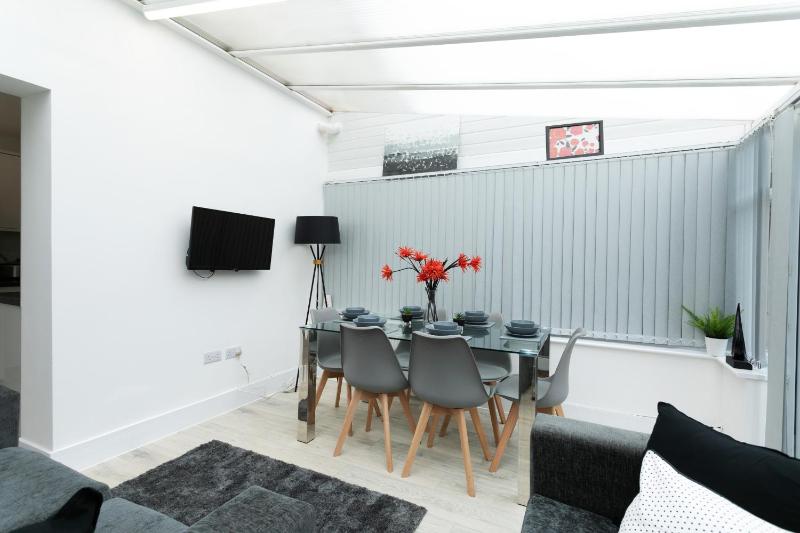 Nottingham Serviced Accommodations - image 17