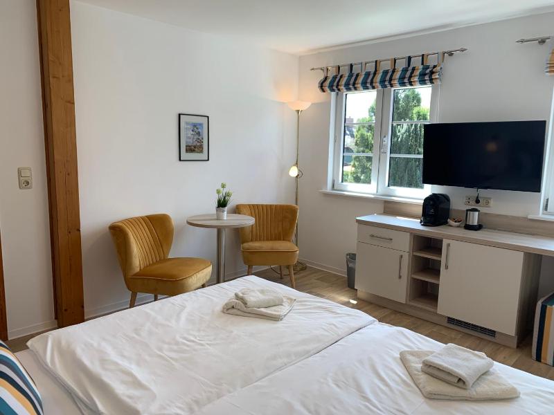Double Room image 3