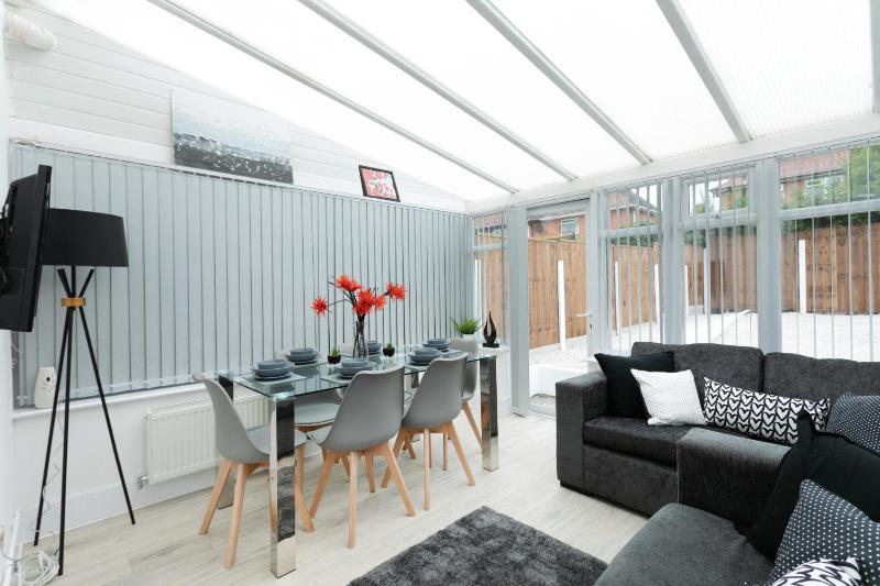 Nottingham Serviced Accommodations - image 12