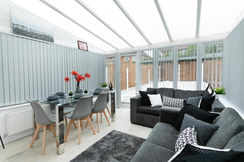 Nottingham Serviced Accommodations - image 50