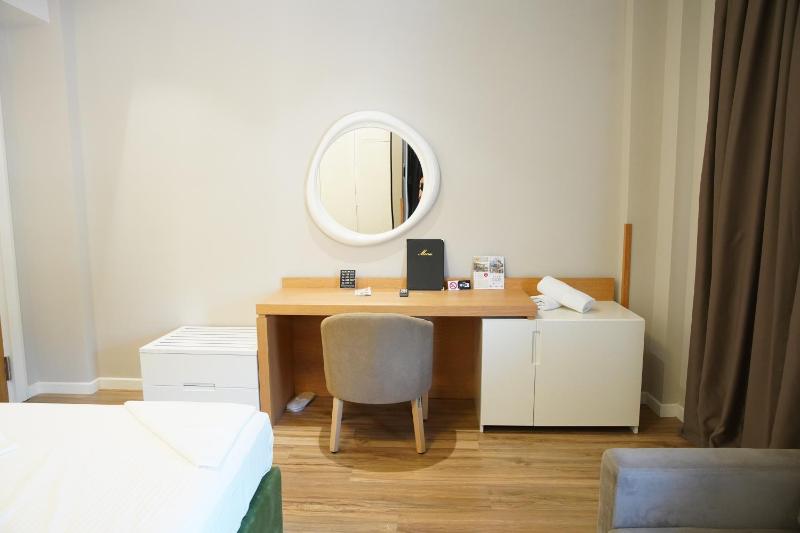 Deluxe Double Room image 4