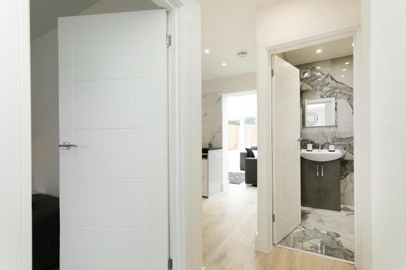 Nottingham Serviced Accommodations - image 26