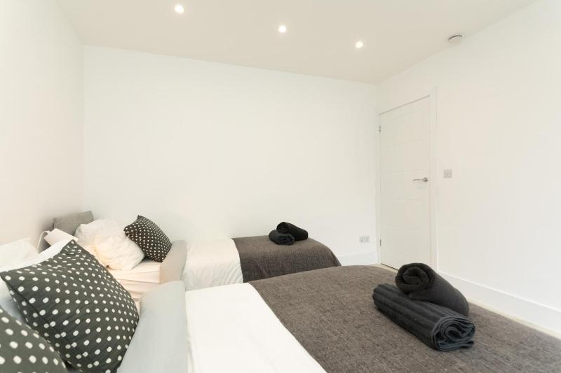 Nottingham Serviced Accommodations - image 41