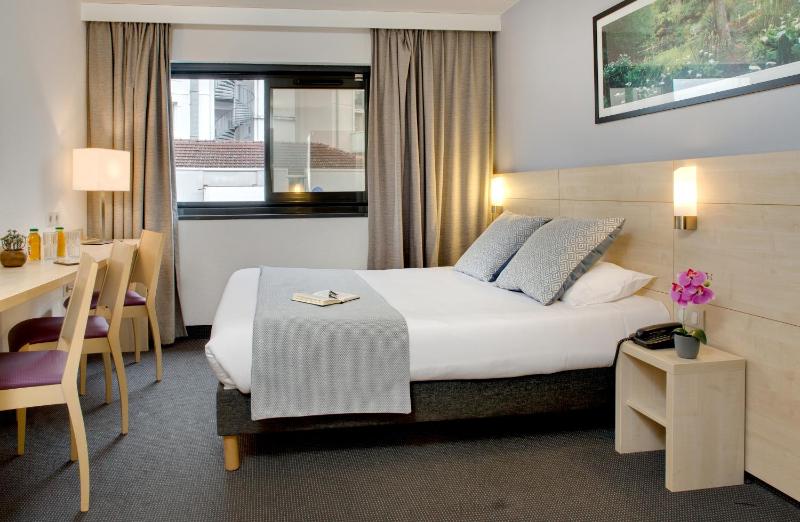 Double Room image 4