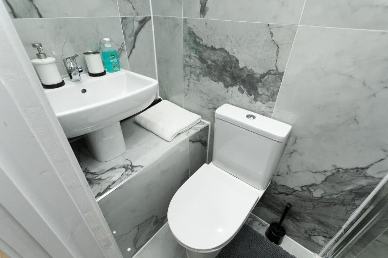 Nottingham Serviced Accommodations - image 32