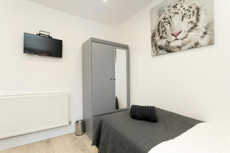Nottingham Serviced Accommodations - image 22