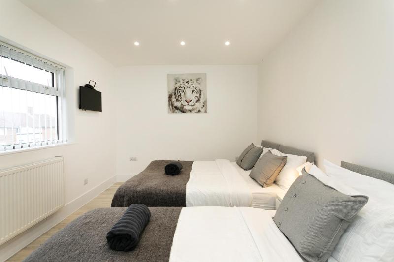 Nottingham Serviced Accommodations - image 19