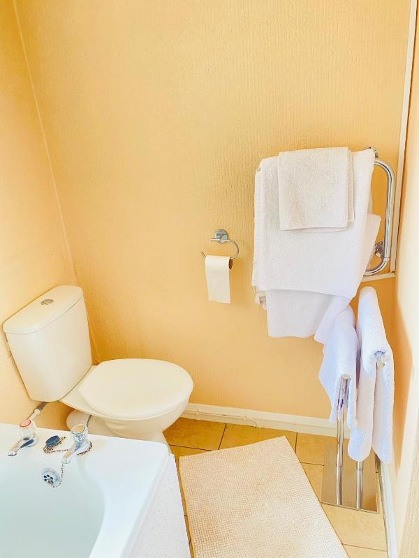 Double or Twin Room with Private Bathroom image 4