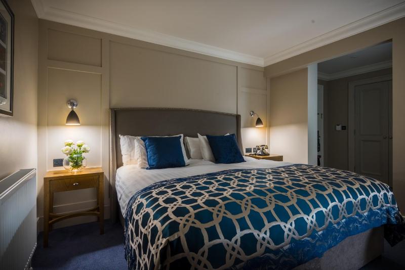 Luxury King Room image 4