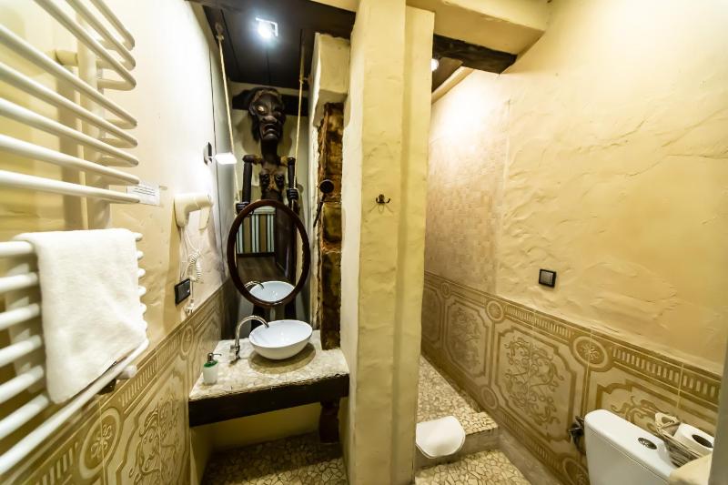 Large Double Room image 3