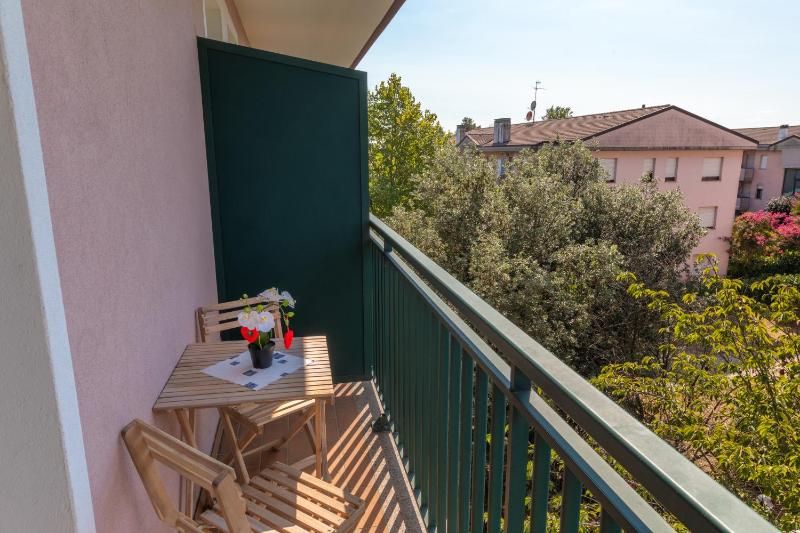 Double Room with Balcony image 2