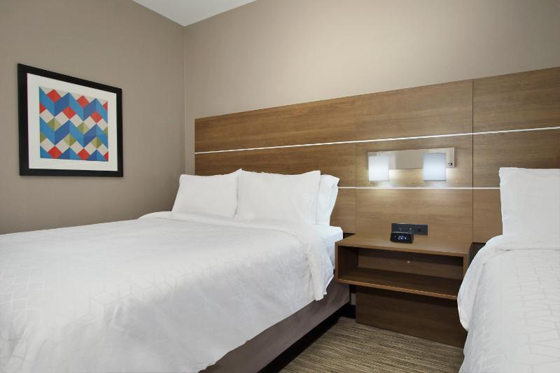 Standard Room with Two Queen Beds image 3