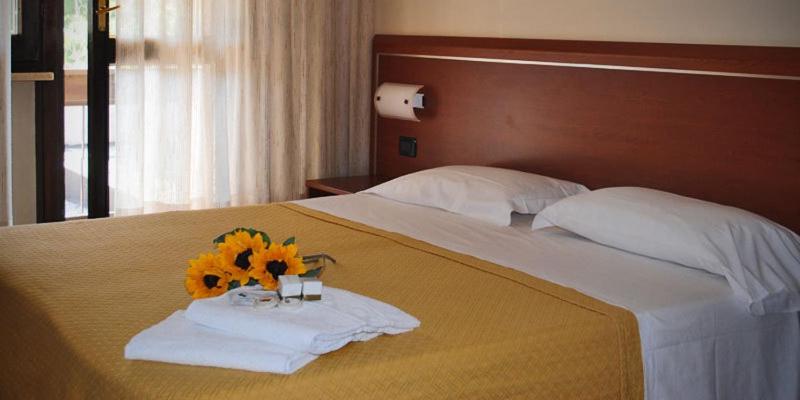 Double Room with Balcony image 3