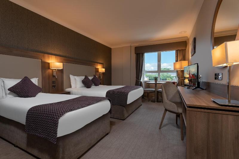 Standard Double/Twin Room image 4