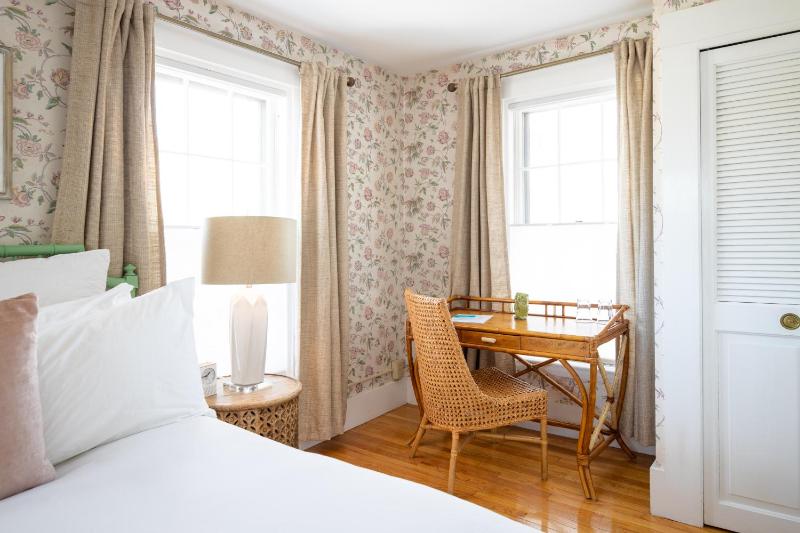 Deluxe Double Room with Sea View image 4