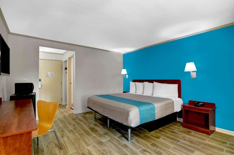 King Room - Non-Smoking image 1