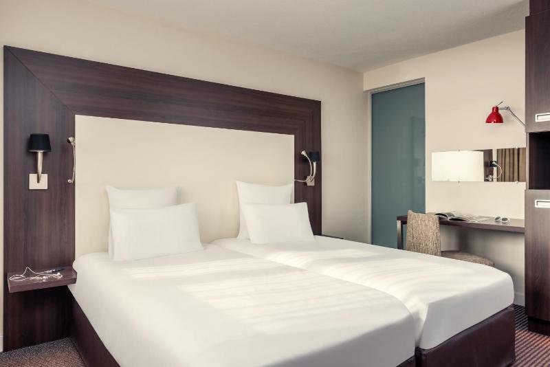 Standard Twin Room image 1