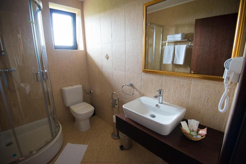 Twin Room with Balcony image 3