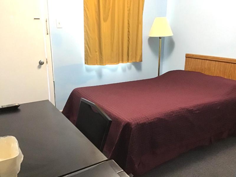 Budget Double Room image 3