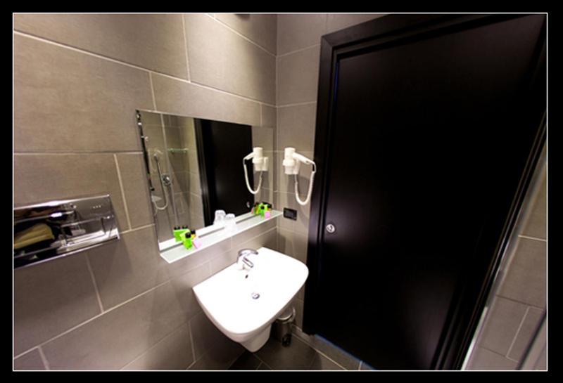 Small Double Room image 3