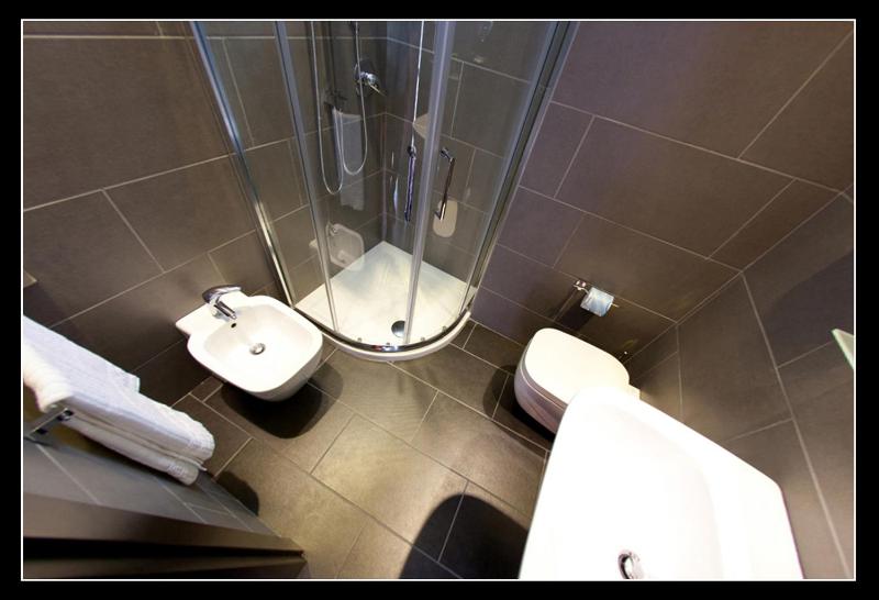 Small Double Room image 2