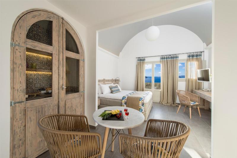 Deluxe Junior Suite with Hot Tub image 2