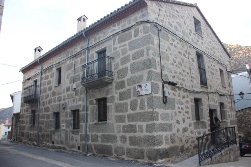 Four-Bedroom House image 4