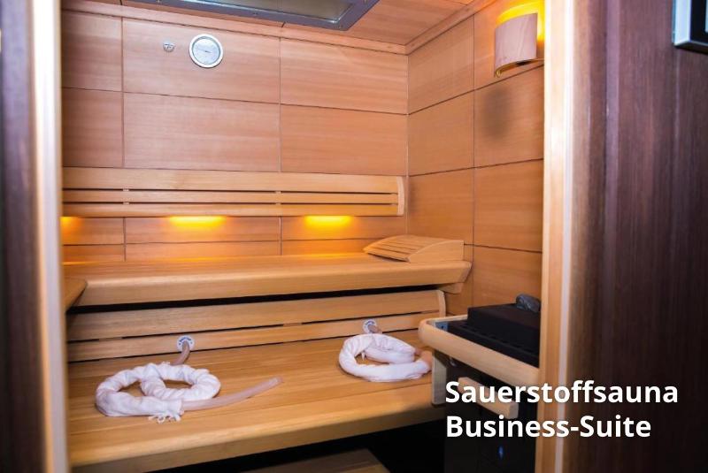 Suite with Hot Tub image 1