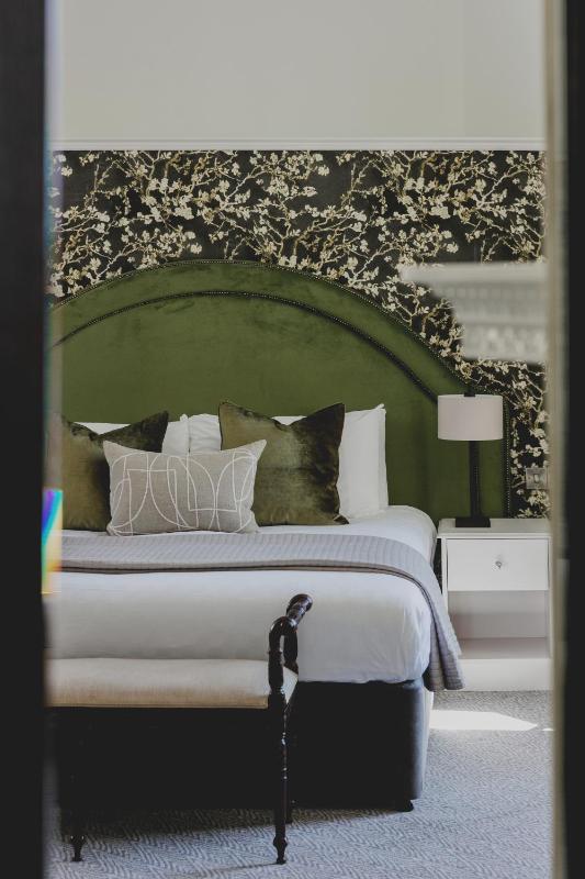 The Queens Hotel - image 15