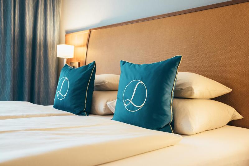 Superior Double Room with Balcony and View of the Stegersbach Thermal Spa image 4