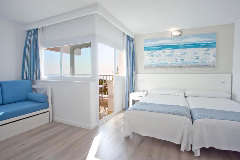 Family Room with Sea View image 1